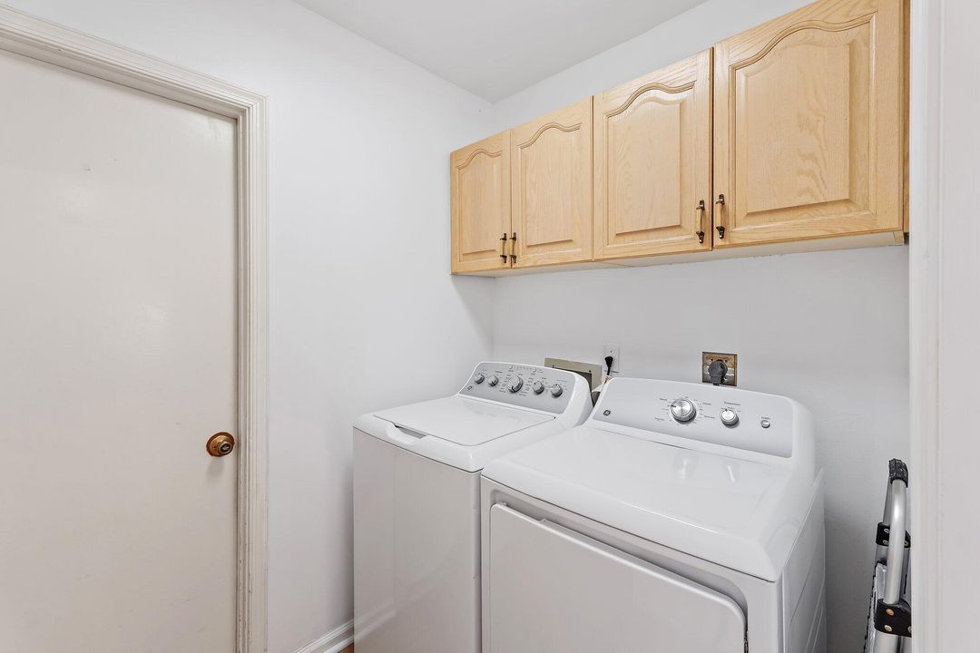 出租: $9,500 (3 贝兹, 2 浴室, 2344 平方英尺)