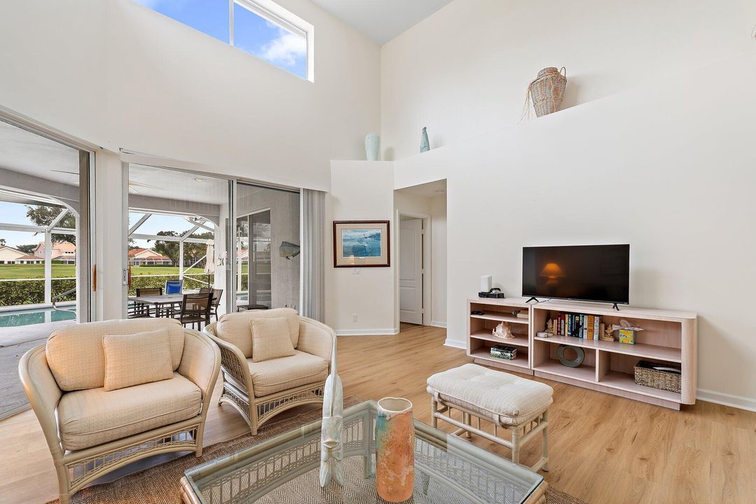 出租: $9,500 (3 贝兹, 2 浴室, 2344 平方英尺)