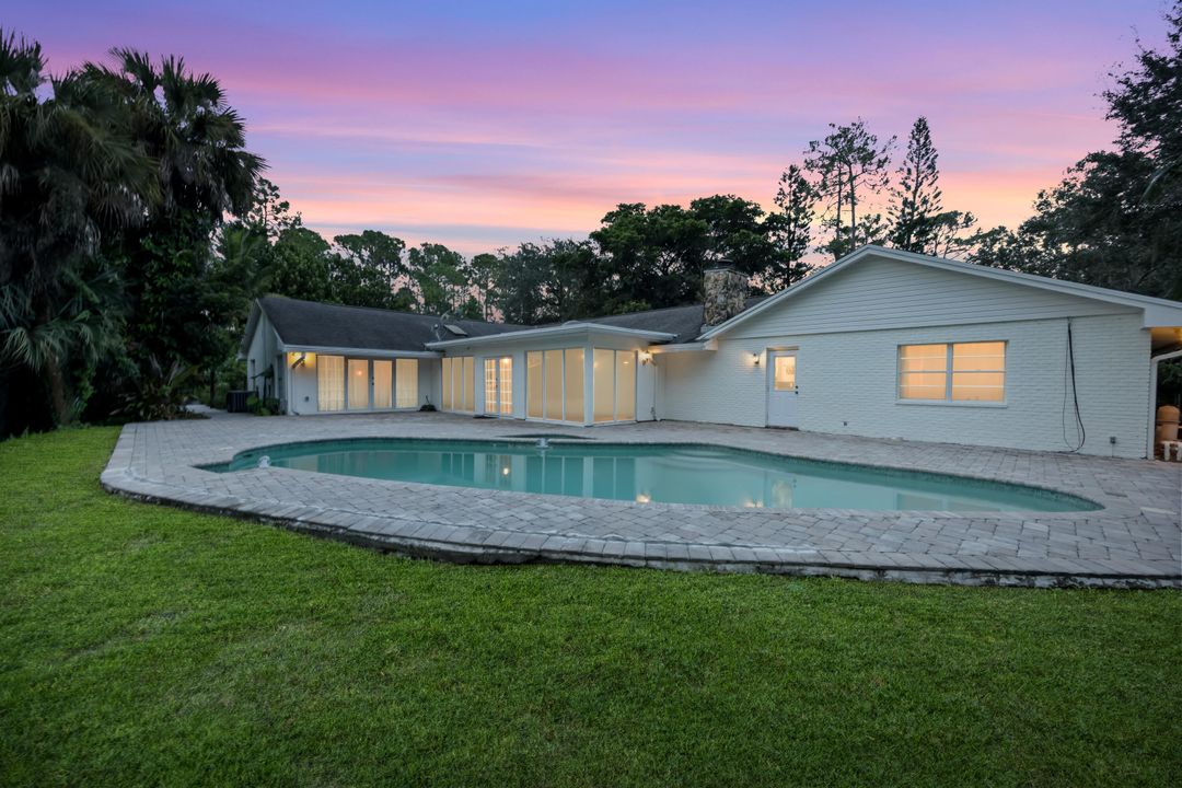 Под контрактом: $1,150,000 (6 спален, 4 ванн, 4584 Квадратных фут)