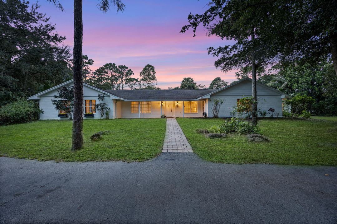 Под контрактом: $1,150,000 (6 спален, 4 ванн, 4584 Квадратных фут)