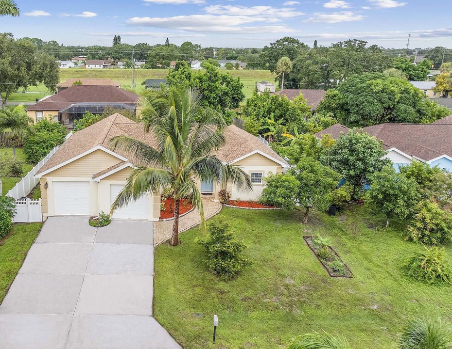 Recently Sold: $349,900 (3 beds, 2 baths, 1860 Square Feet)