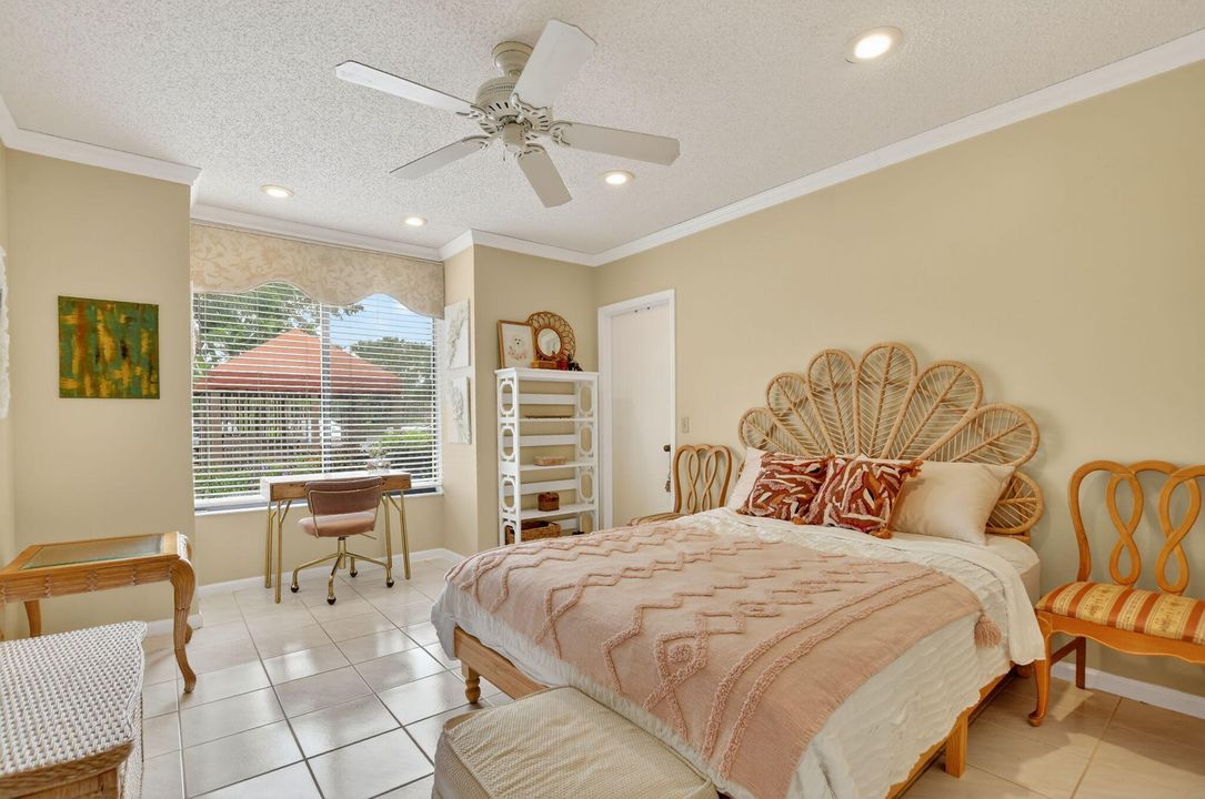 待售: $259,900 (2 贝兹, 2 浴室, 1458 平方英尺)