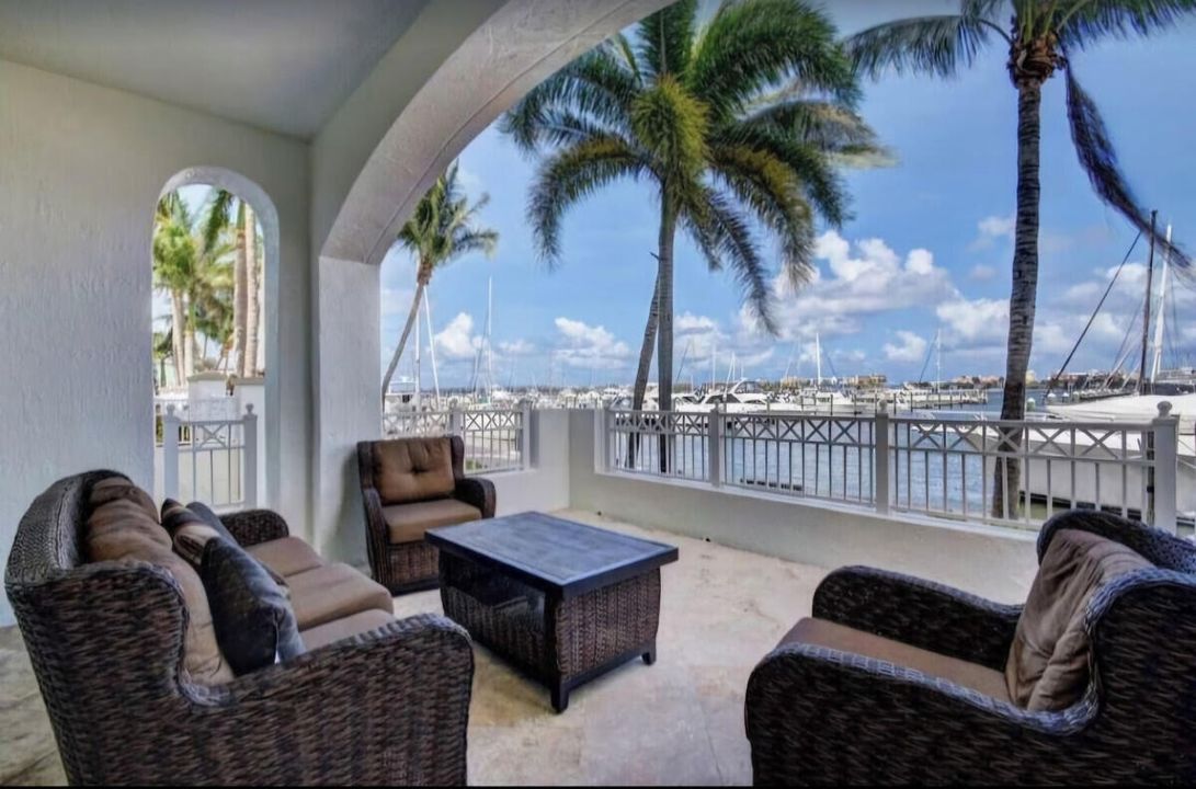 Под контрактом: $279,500 (2 спален, 2 ванн, 1265 Квадратных фут)