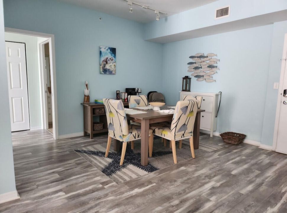 Под контрактом: $279,500 (2 спален, 2 ванн, 1265 Квадратных фут)