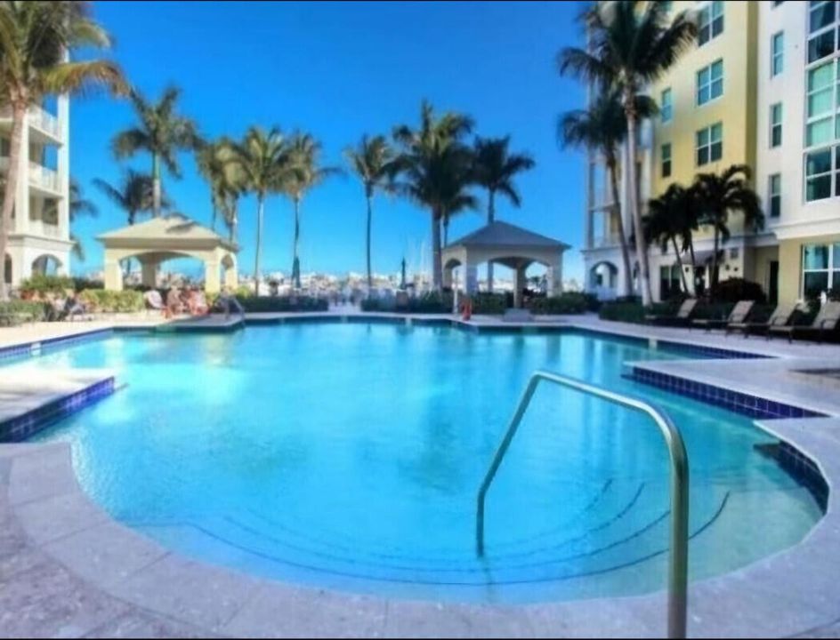 Под контрактом: $279,500 (2 спален, 2 ванн, 1265 Квадратных фут)