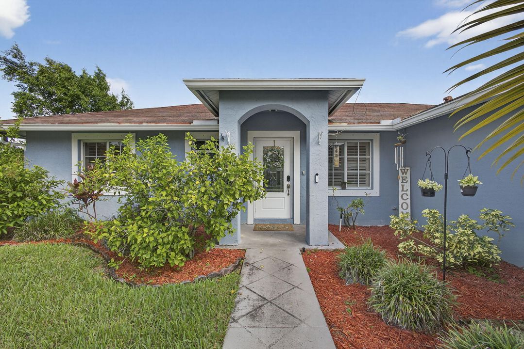 Active With Contract: $575,000 (3 beds, 2 baths, 1352 Square Feet)