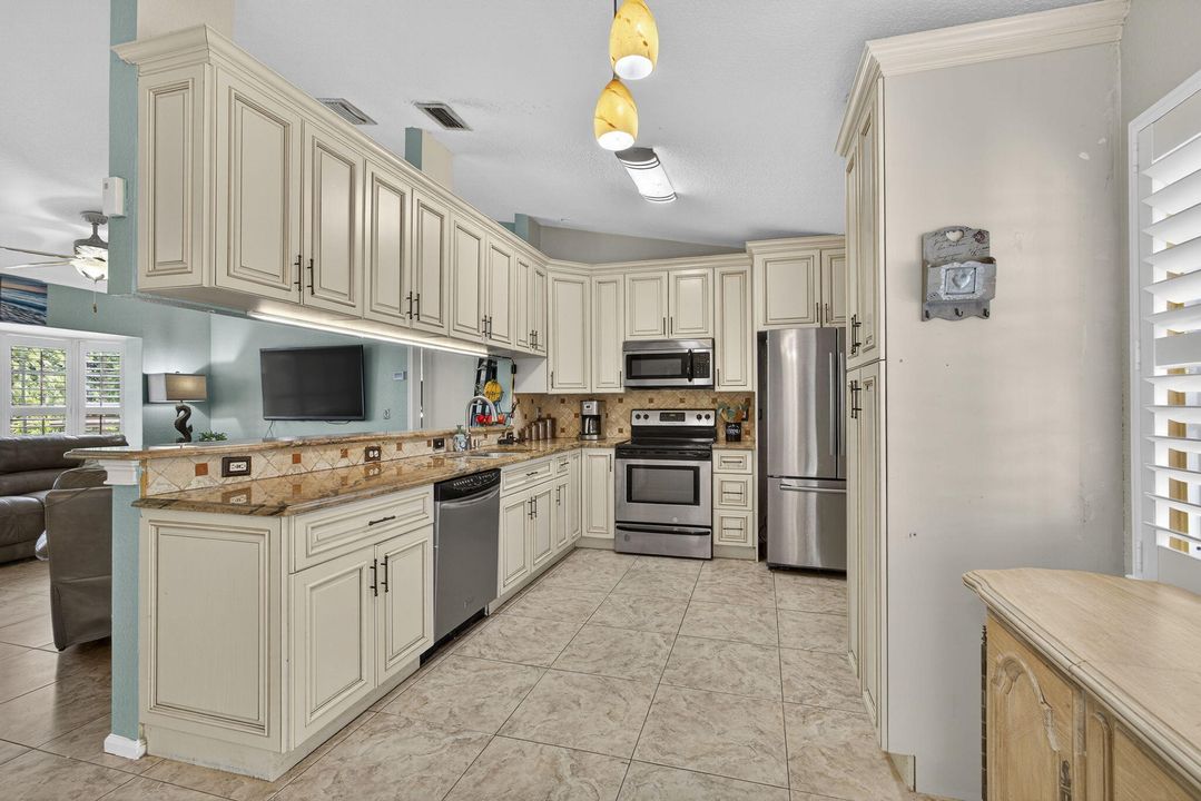 Active With Contract: $575,000 (3 beds, 2 baths, 1352 Square Feet)