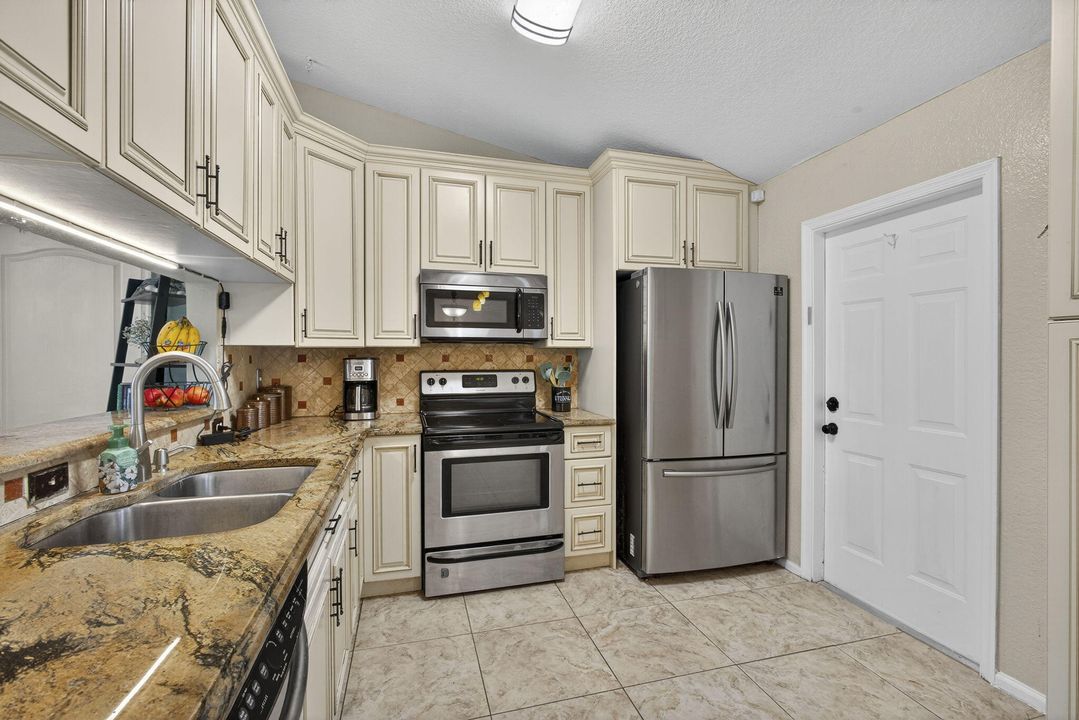 Active With Contract: $575,000 (3 beds, 2 baths, 1352 Square Feet)