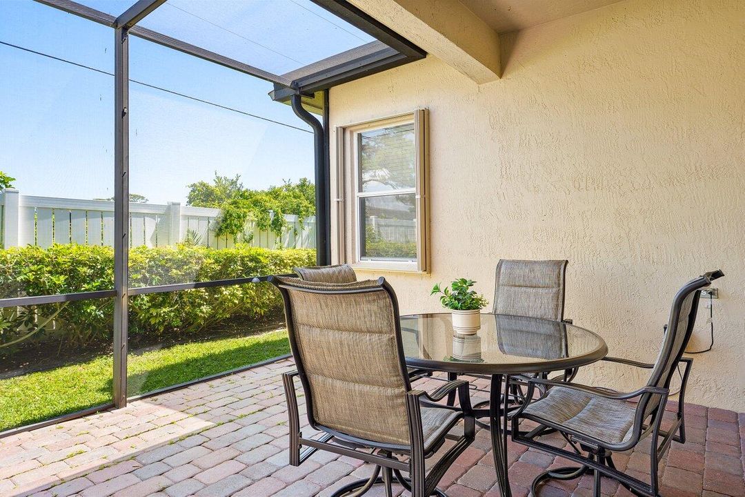 En Venta: $1,100,000 (3 camas, 2 baños, 2431 Pies cuadrados)