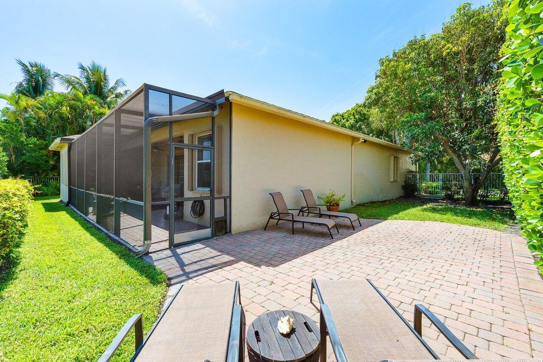 En Venta: $1,100,000 (3 camas, 2 baños, 2431 Pies cuadrados)