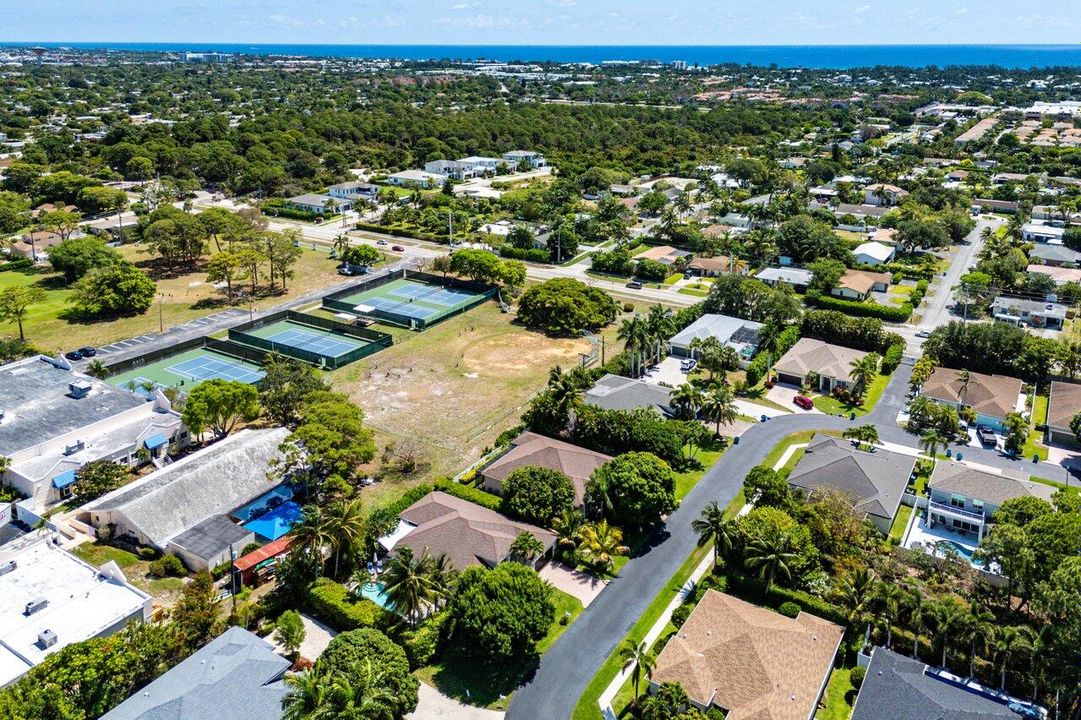 En Venta: $1,100,000 (3 camas, 2 baños, 2431 Pies cuadrados)