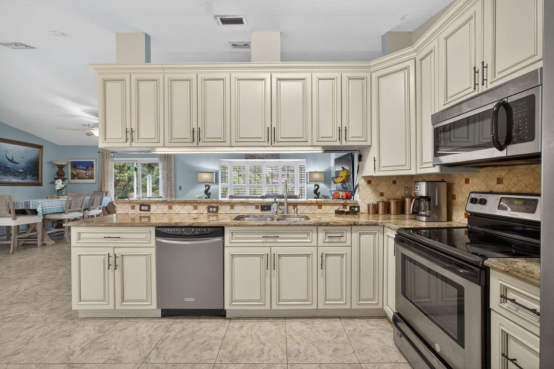 Active With Contract: $575,000 (3 beds, 2 baths, 1352 Square Feet)