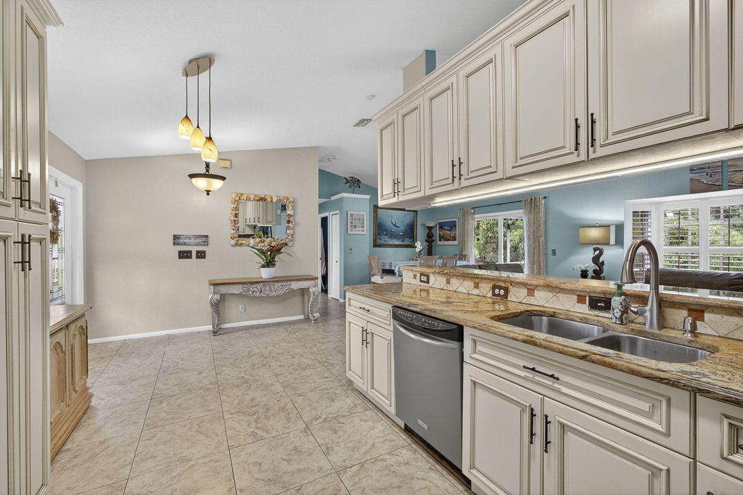 Active With Contract: $575,000 (3 beds, 2 baths, 1352 Square Feet)