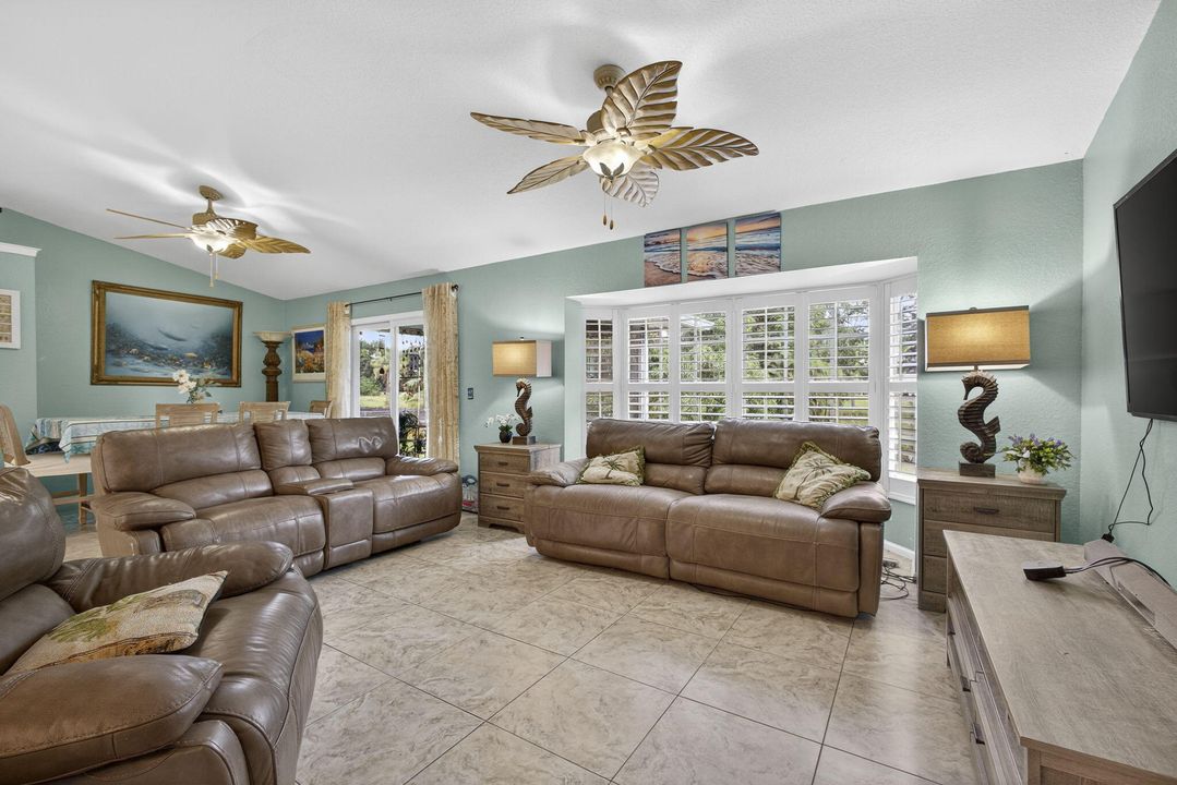 Active With Contract: $575,000 (3 beds, 2 baths, 1352 Square Feet)