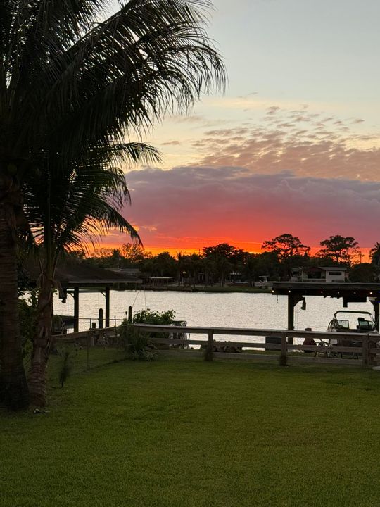 For Sale: $1,196,000 (3 beds, 2 baths, 1886 Square Feet)