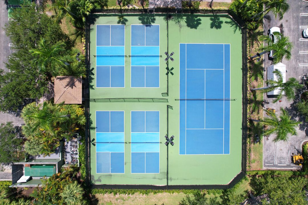 出租: $2,400 (2 贝兹, 2 浴室, 1070 平方英尺)