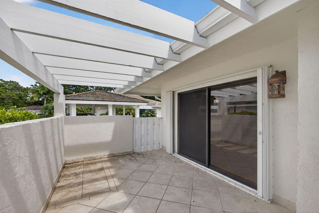 Active With Contract: $719,000 (2 beds, 2 baths, 1430 Square Feet)