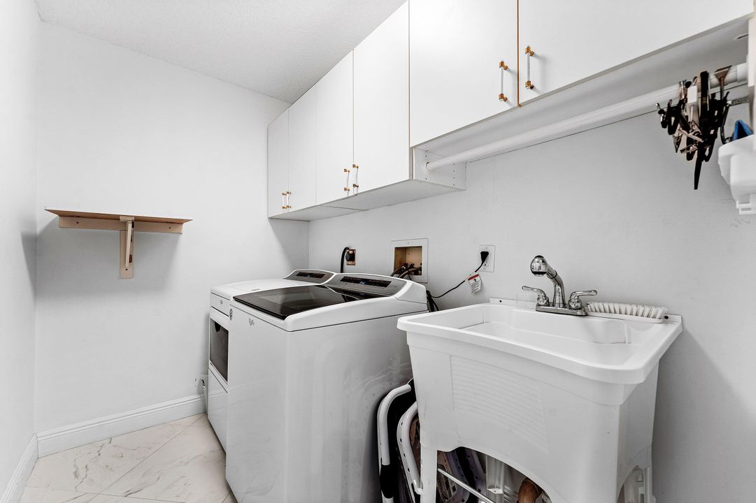 Active With Contract: $719,000 (3 beds, 2 baths, 2720 Square Feet)