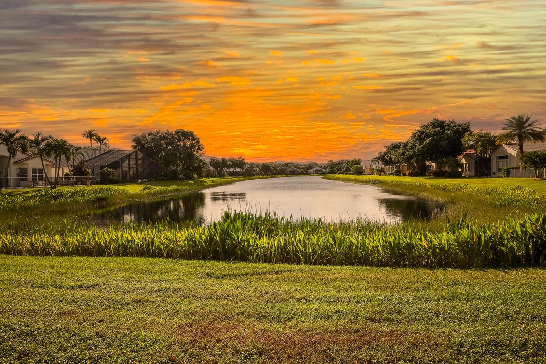 最近售出: $765,000 (3 贝兹, 2 浴室, 2593 平方英尺)