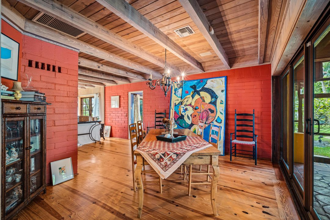 合同活跃: $4,995,000 (3 贝兹, 3 浴室, 2788 平方英尺)