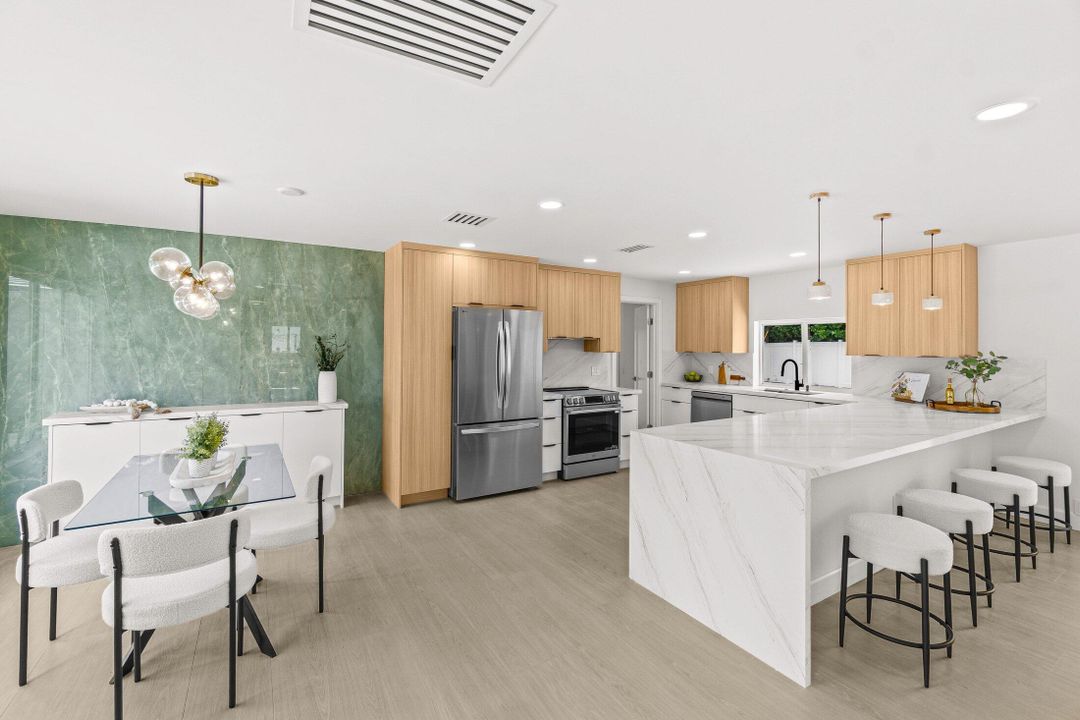 Vendido Recientemente: $1,075,000 (4 camas, 4 baños, 1955 Pies cuadrados)