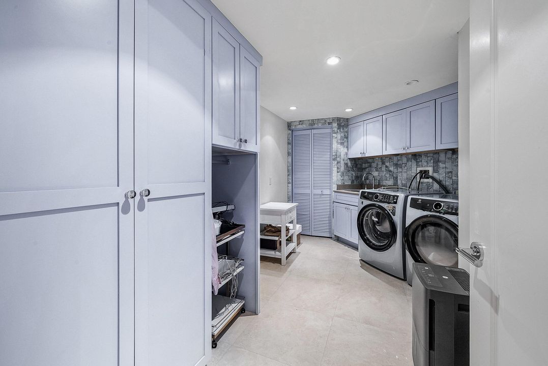 For Sale: $4,495,000 (3 beds, 3 baths, 3256 Square Feet)