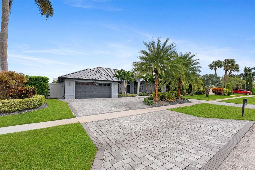 Active With Contract: $785,000 (5 beds, 3 baths, 2611 Square Feet)