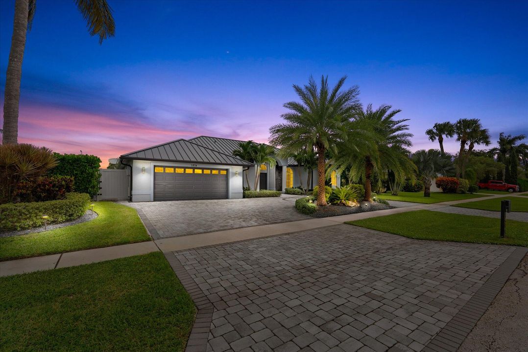 Active With Contract: $785,000 (5 beds, 3 baths, 2611 Square Feet)