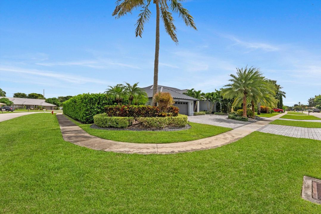 Active With Contract: $785,000 (5 beds, 3 baths, 2611 Square Feet)