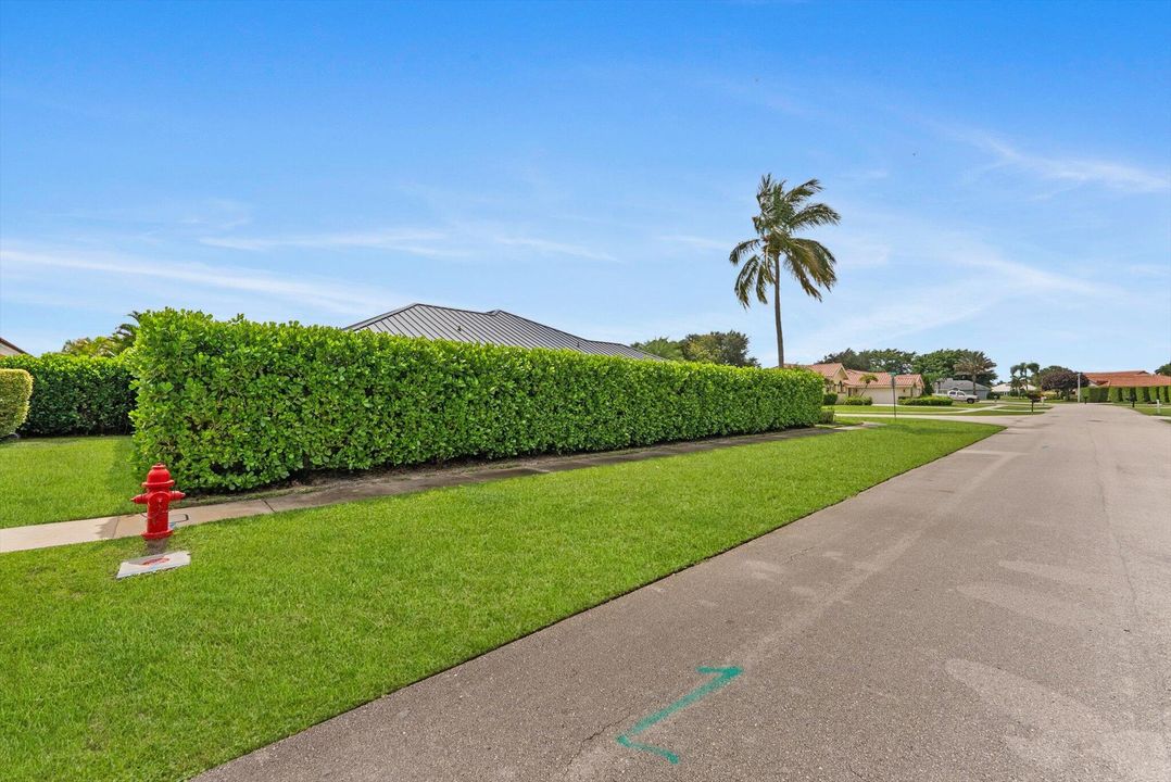 Active With Contract: $785,000 (5 beds, 3 baths, 2611 Square Feet)