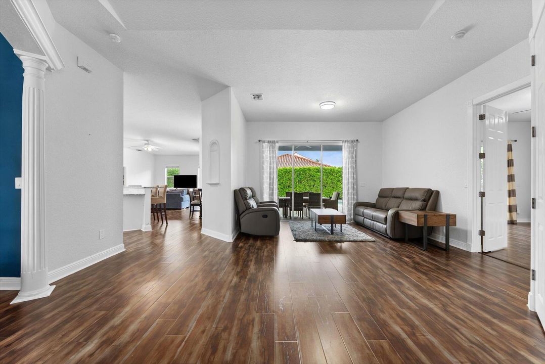 Active With Contract: $785,000 (5 beds, 3 baths, 2611 Square Feet)