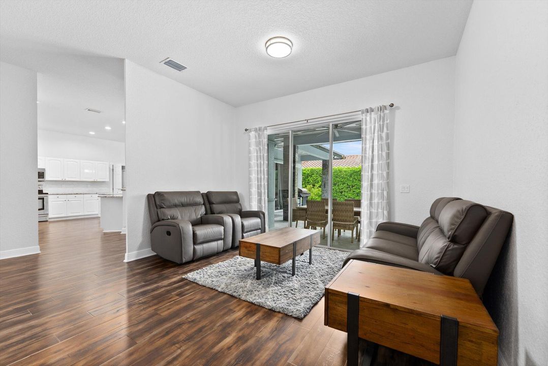 Active With Contract: $785,000 (5 beds, 3 baths, 2611 Square Feet)