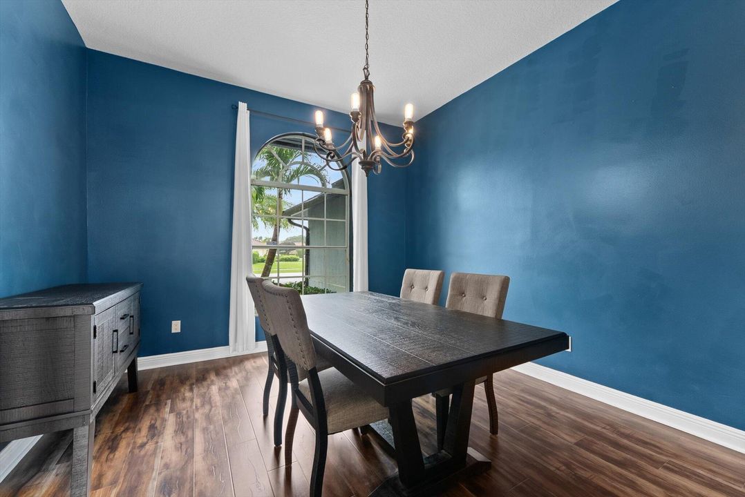 Active With Contract: $785,000 (5 beds, 3 baths, 2611 Square Feet)