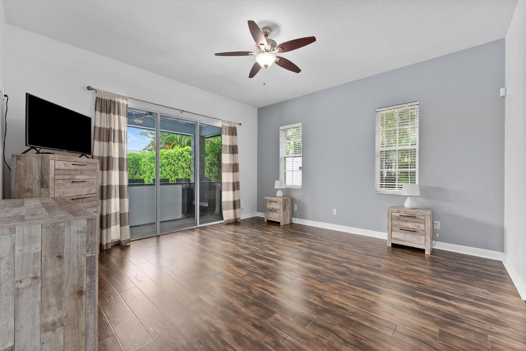 Active With Contract: $785,000 (5 beds, 3 baths, 2611 Square Feet)