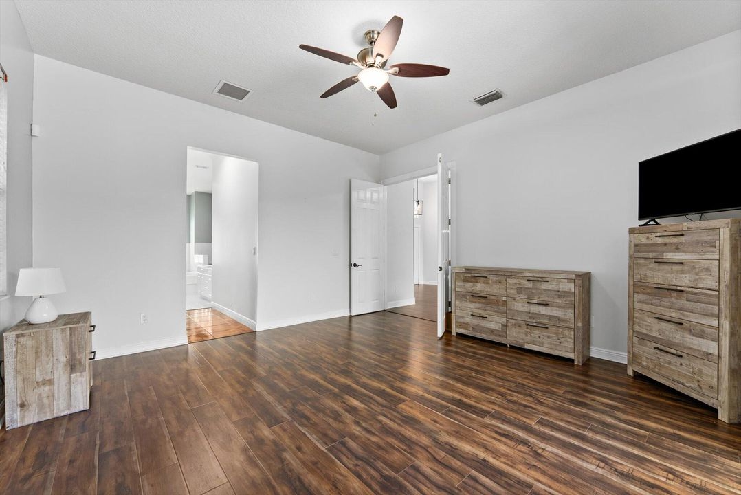 Active With Contract: $785,000 (5 beds, 3 baths, 2611 Square Feet)