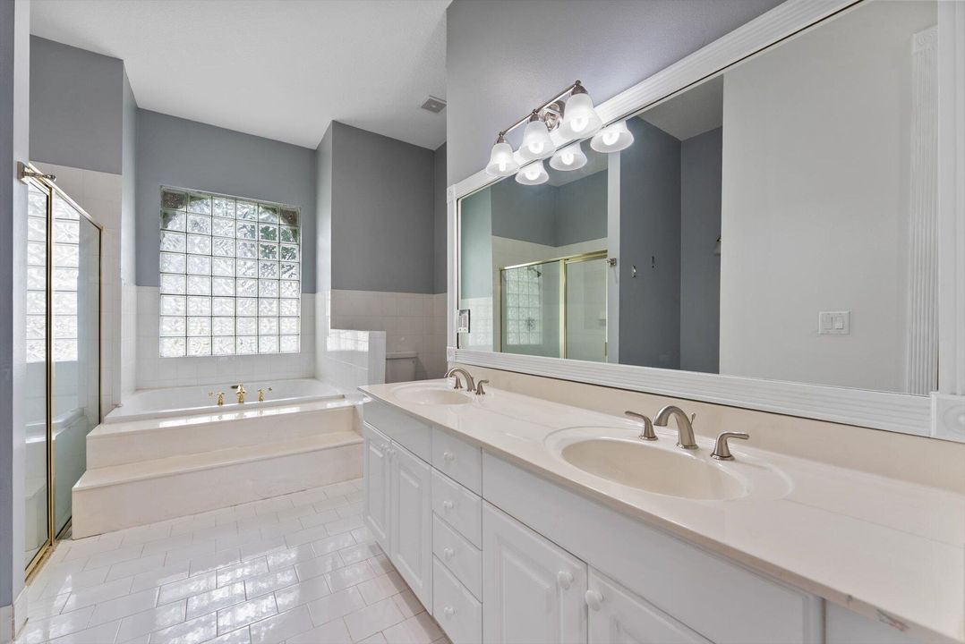 Active With Contract: $785,000 (5 beds, 3 baths, 2611 Square Feet)