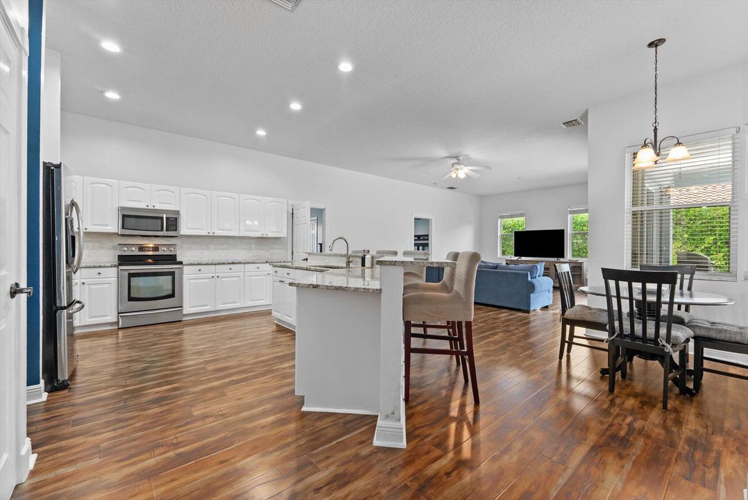 Active With Contract: $785,000 (5 beds, 3 baths, 2611 Square Feet)