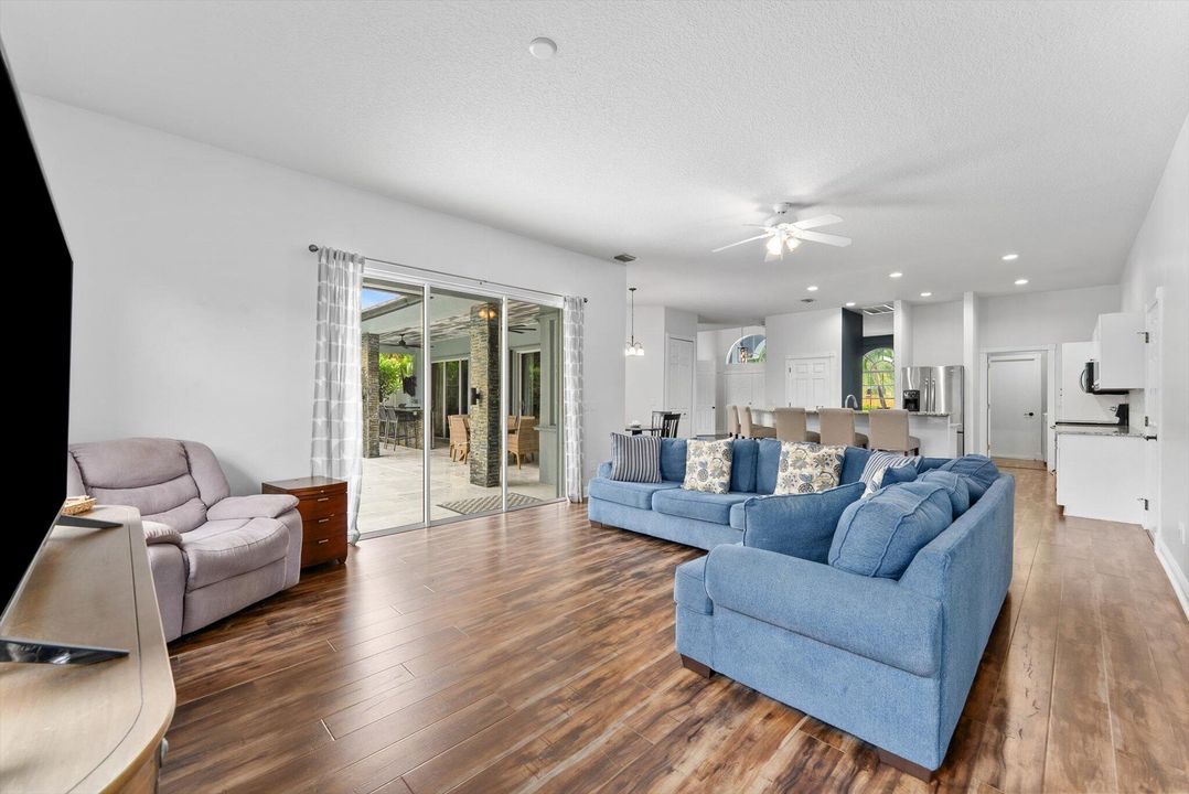 Active With Contract: $785,000 (5 beds, 3 baths, 2611 Square Feet)