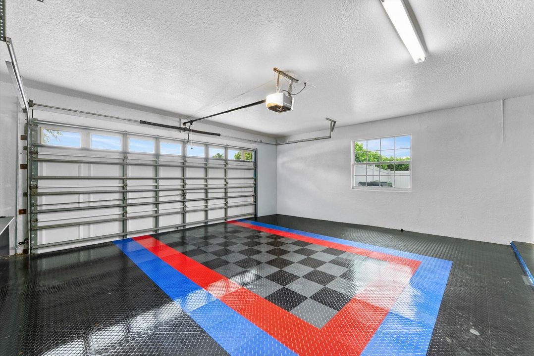 Active With Contract: $785,000 (5 beds, 3 baths, 2611 Square Feet)