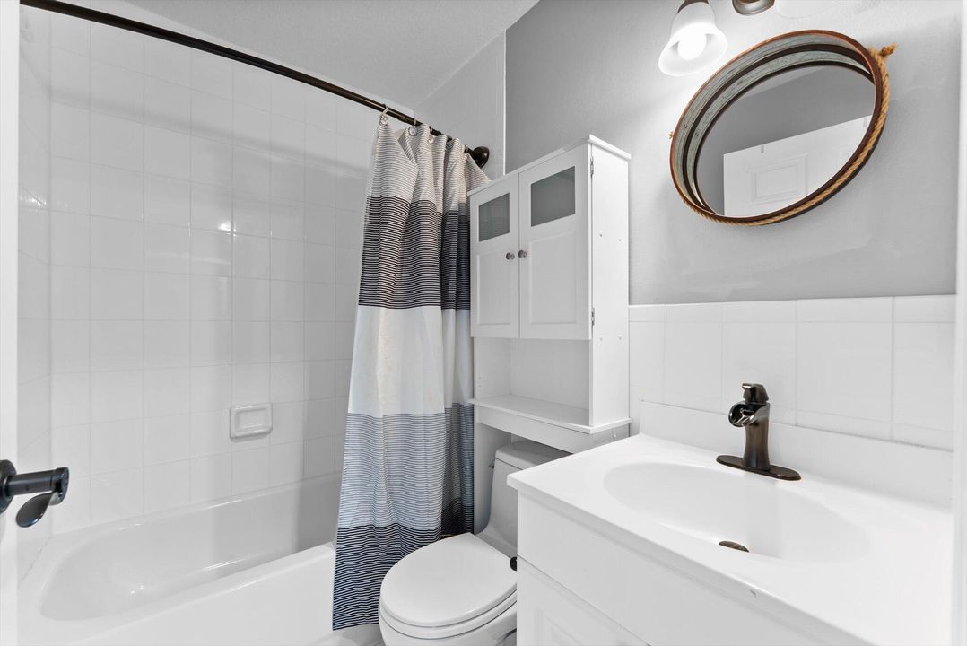 Active With Contract: $785,000 (5 beds, 3 baths, 2611 Square Feet)