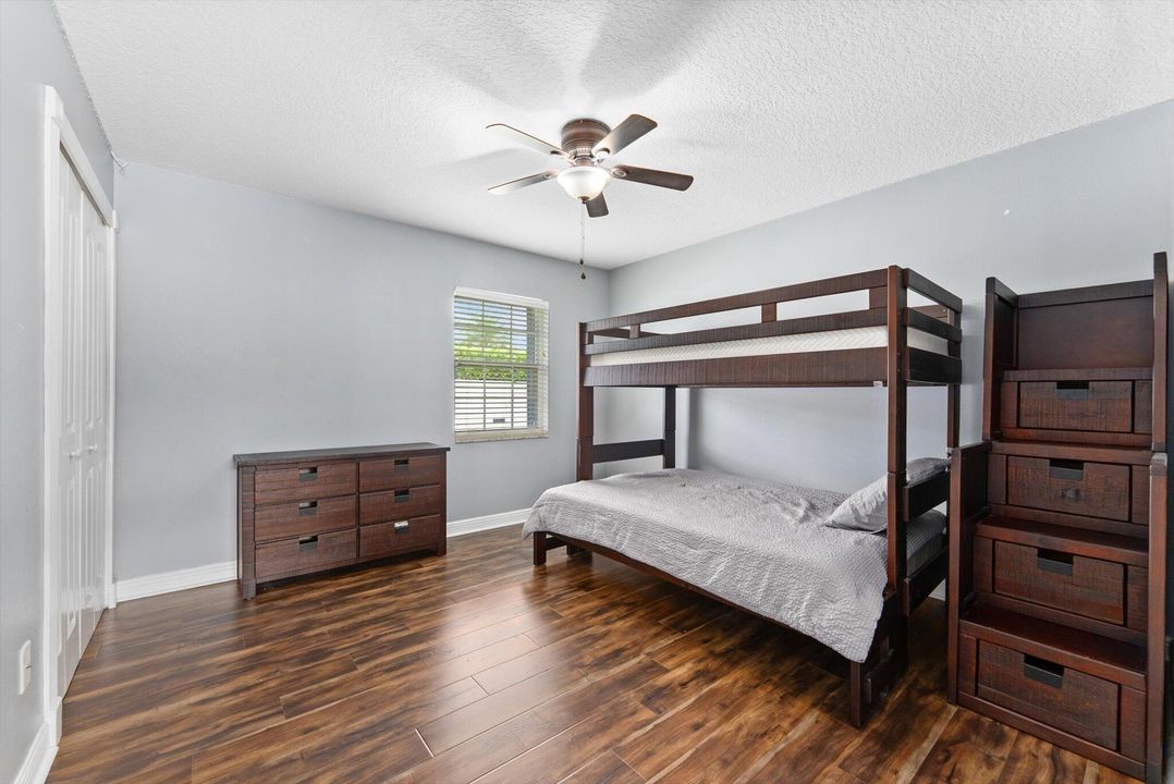 Active With Contract: $785,000 (5 beds, 3 baths, 2611 Square Feet)