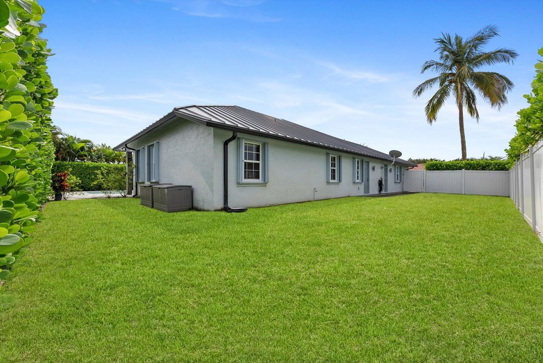 Active With Contract: $785,000 (5 beds, 3 baths, 2611 Square Feet)