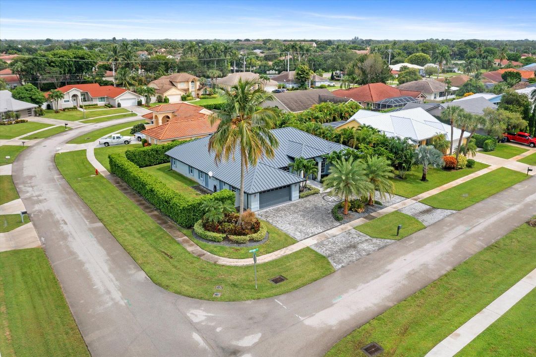 Active With Contract: $785,000 (5 beds, 3 baths, 2611 Square Feet)