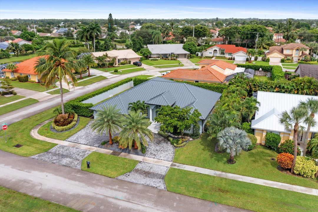 Active With Contract: $785,000 (5 beds, 3 baths, 2611 Square Feet)