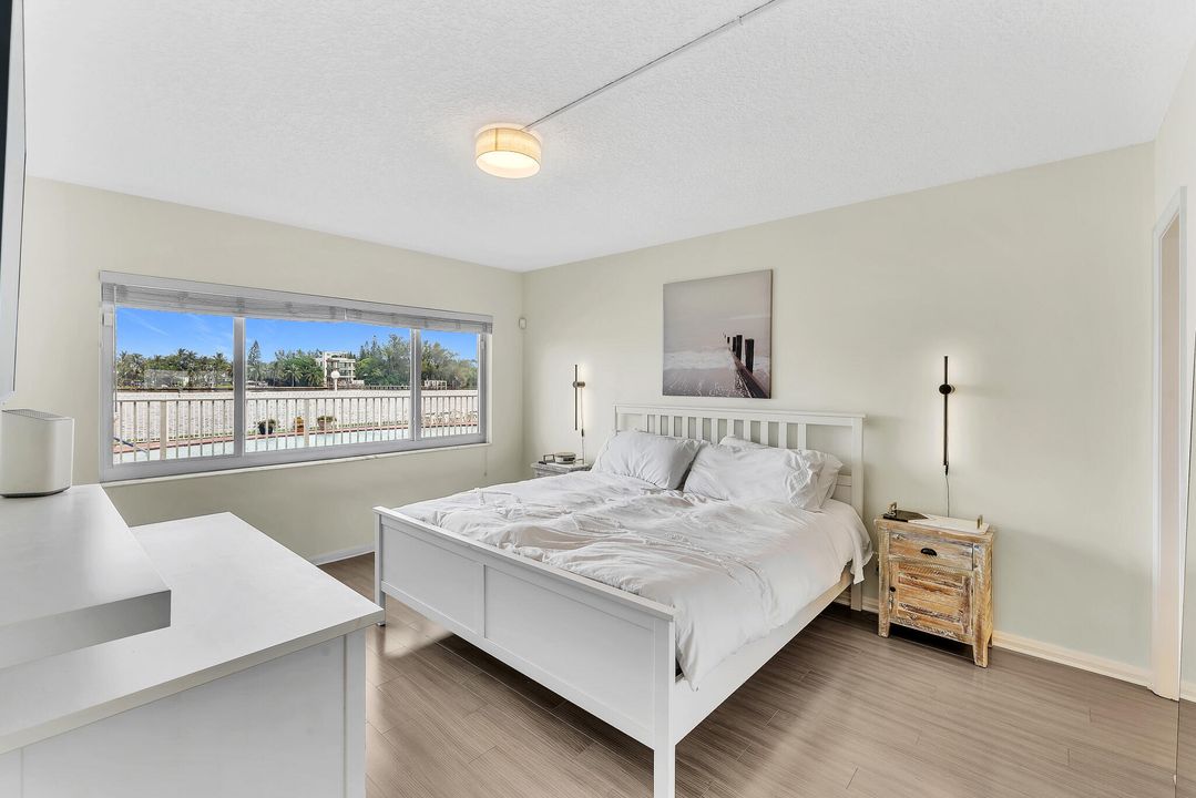 Active With Contract: $499,000 (2 beds, 2 baths, 1118 Square Feet)