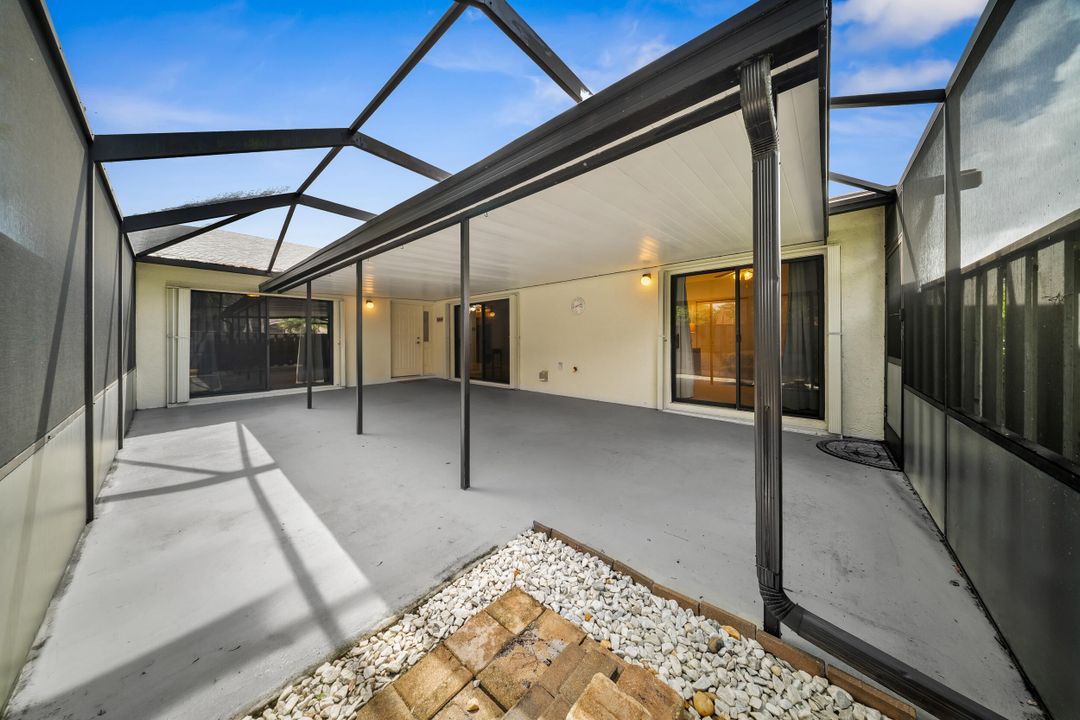 Под контрактом: $199,000 (2 спален, 2 ванн, 1280 Квадратных фут)