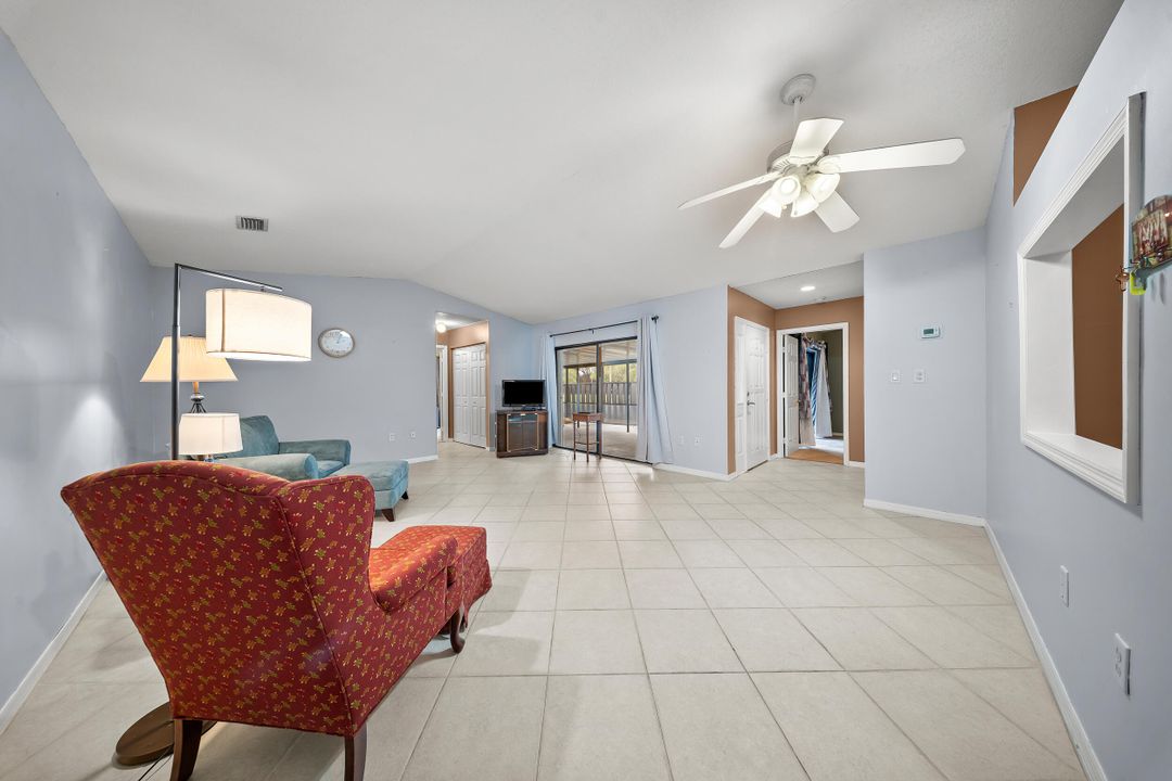 Под контрактом: $199,000 (2 спален, 2 ванн, 1280 Квадратных фут)