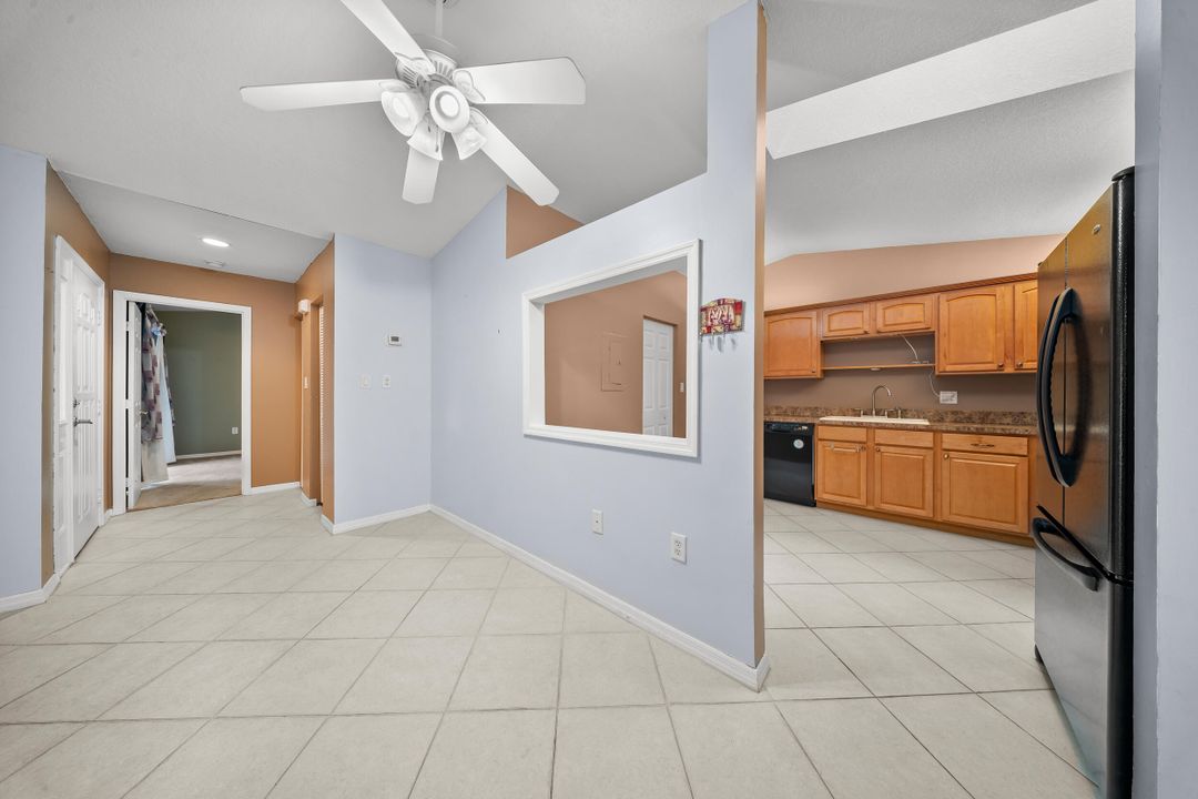 Под контрактом: $199,000 (2 спален, 2 ванн, 1280 Квадратных фут)