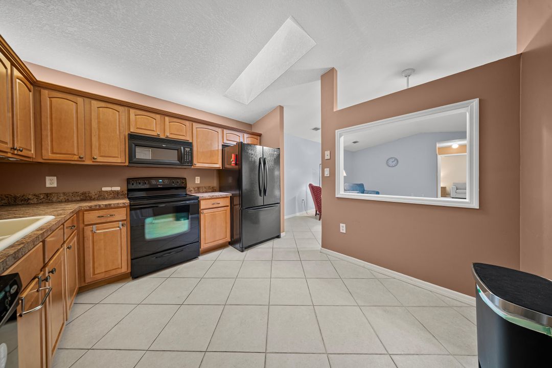 Под контрактом: $199,000 (2 спален, 2 ванн, 1280 Квадратных фут)