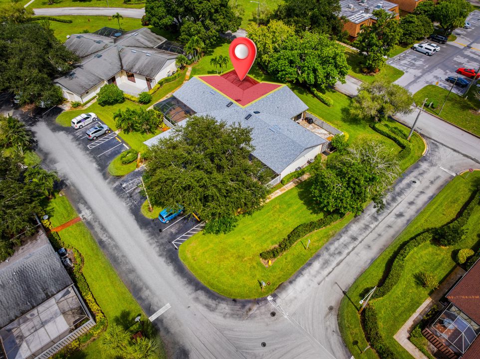 Под контрактом: $199,000 (2 спален, 2 ванн, 1280 Квадратных фут)